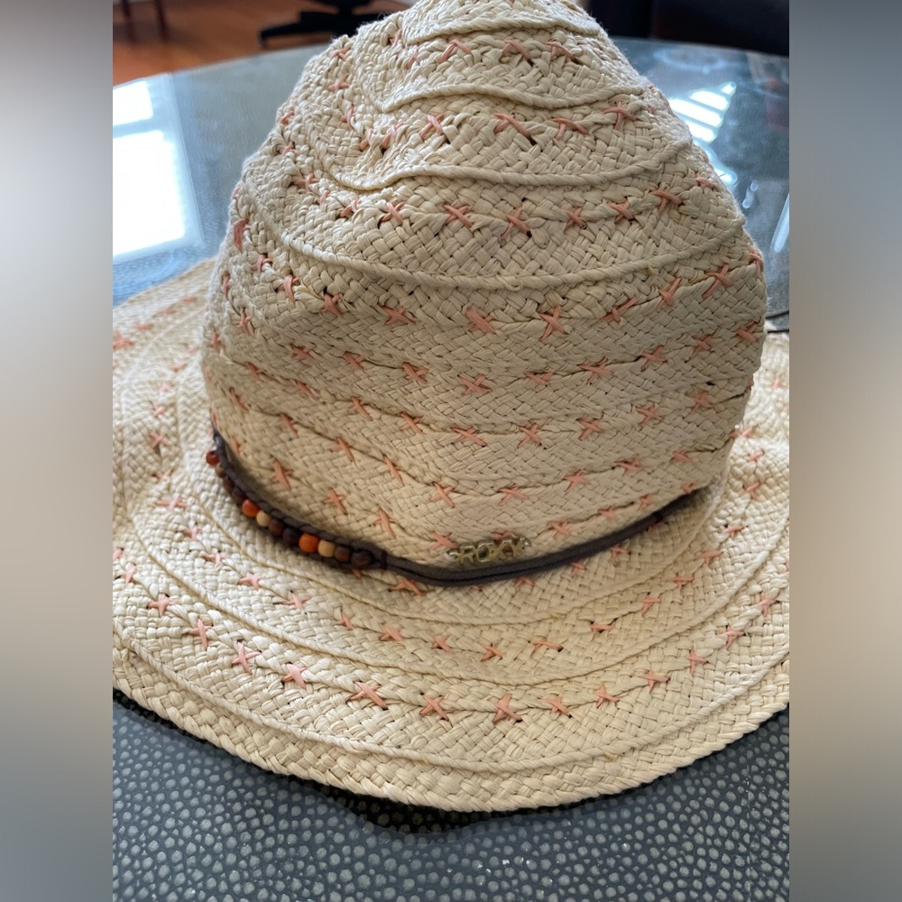 Roxy bucket hat!